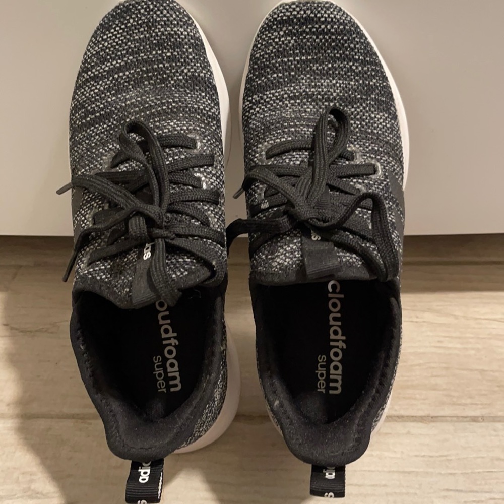 Adidas’s Cloud foam pure shoes, women’s shoes, black size 6
